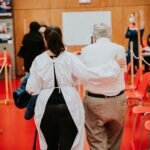 शेतकऱ्यांच्या तक्रारी; पिकविम्यांवर बैठकीची मागणी