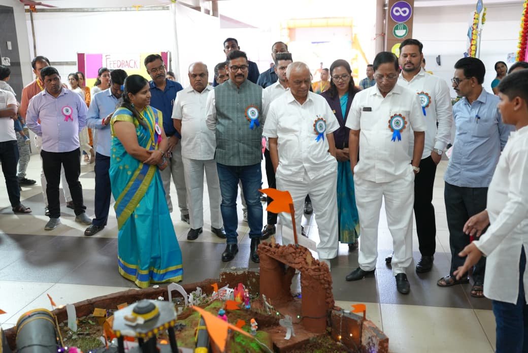 लोकनेते रामशेठ ठाकूर यांच्या अमृत महोत्सवी वाढदिवसानिमित्त भव्य विज्ञान प्रयोग प्रदर्शन स्पर्धेचे आयोजन