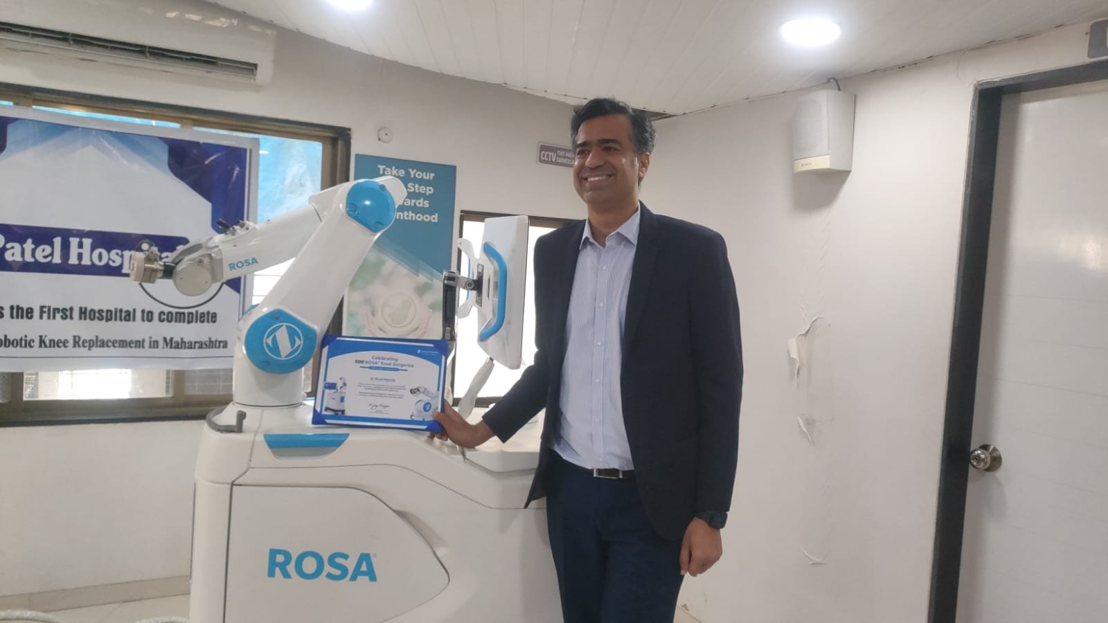 पनवेलच्या पटेल हॉस्पिटलमध्ये रोजा रोबोटद्वारे 500 गुडघा प्रत्यारोपण शस्त्रक्रिया पूर्ण