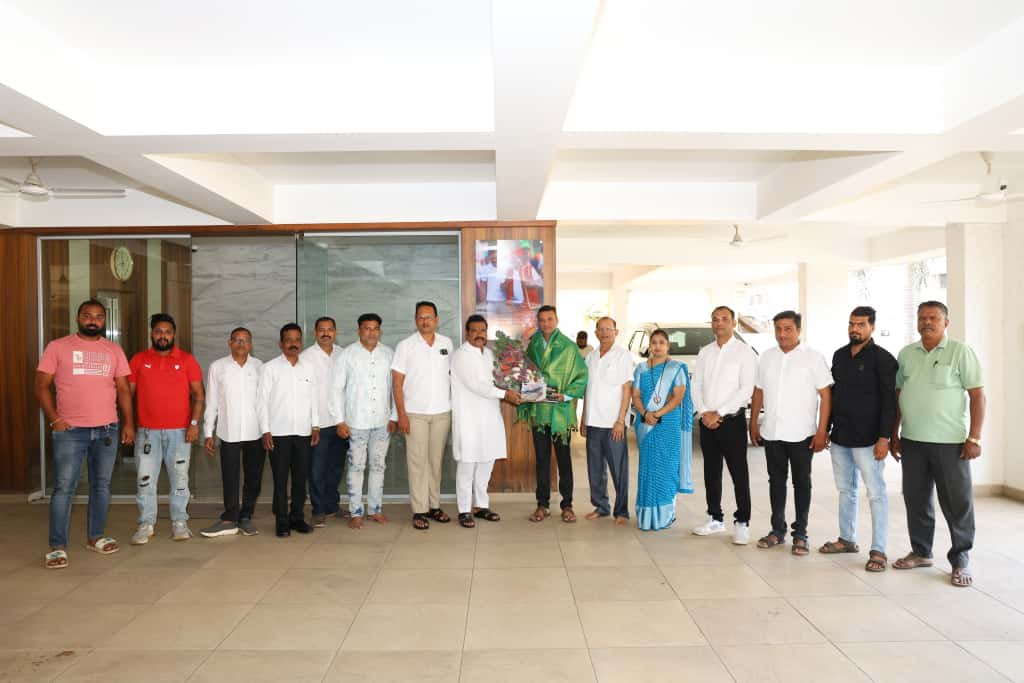 ‘सुखकर्ता’वर संजय गवळी यांचा वाढदिवस साजरा..